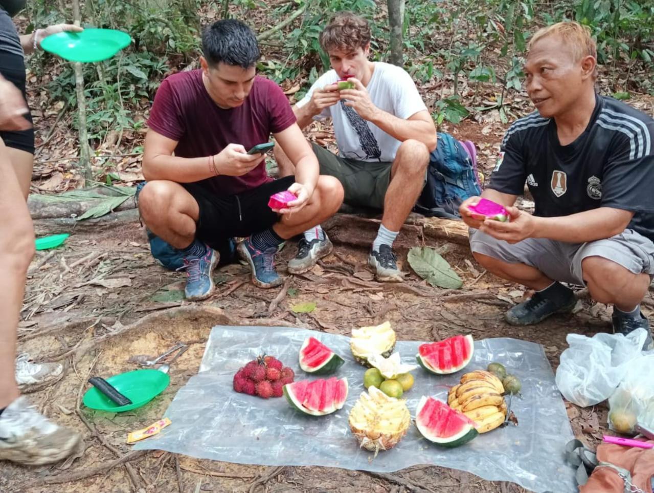 Landak River Guest House Only Trekking With Us ブキットラワン エクステリア 写真